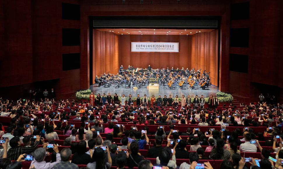 Philadelphia Orchestra holds concert in Hainan to thunderous applause