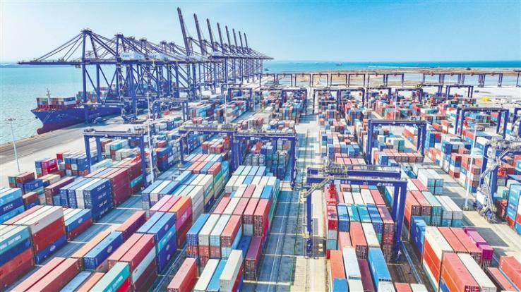 Yangpu Port to Accommodate the World's Largest Container Ship
