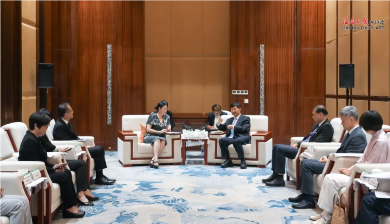 Liu Xiaoming Meets Thapanee Kiatphaibool, Governor of Tourism Authority of Thailand