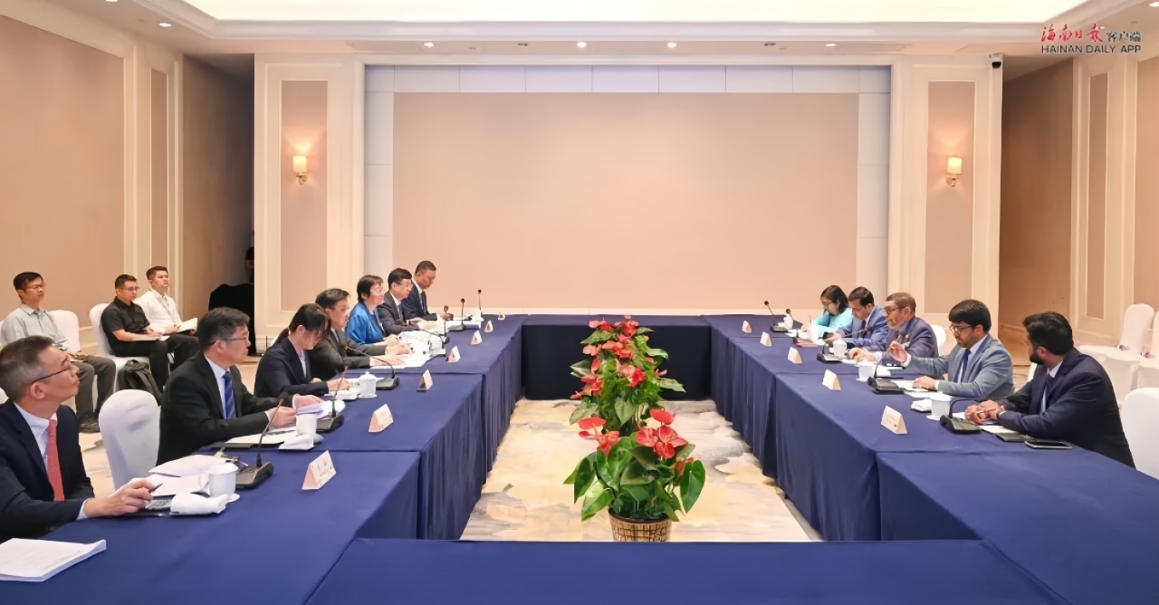Feng Fei Meets Bangladeshi Health Minister